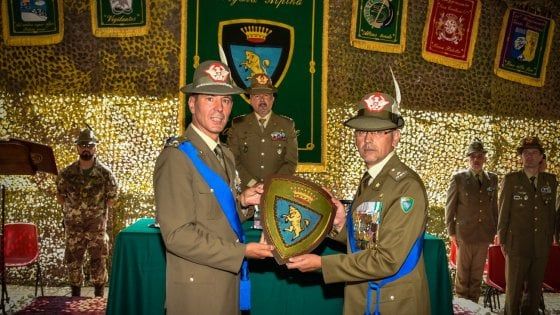 Alpini, cambio della guardia alla Taurinense: Federici lascia, arriva Biagini