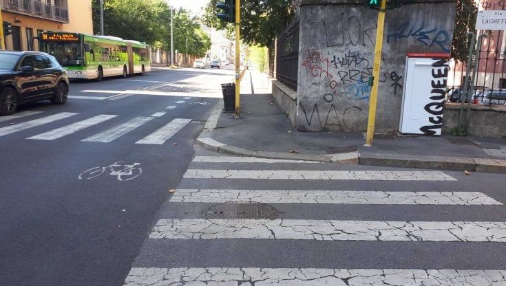Scontro tra auto in pieno centro a Milano: feriti un finanziere e l'uomo che aveva appena arrestato