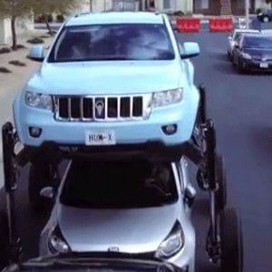 C'è fila? Con Hum Rider si passa sopra alle auto in coda