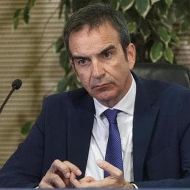 Fondi europei distratti, incarichi pubblici, affari privati: tutti i guai del governatore Occhiuto
