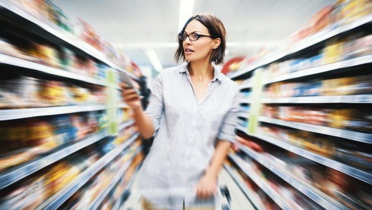 Auto, moto, telefoni e viaggi: torna la spinta ai consumi. Ma sono ancora tanti gli "attendisti"