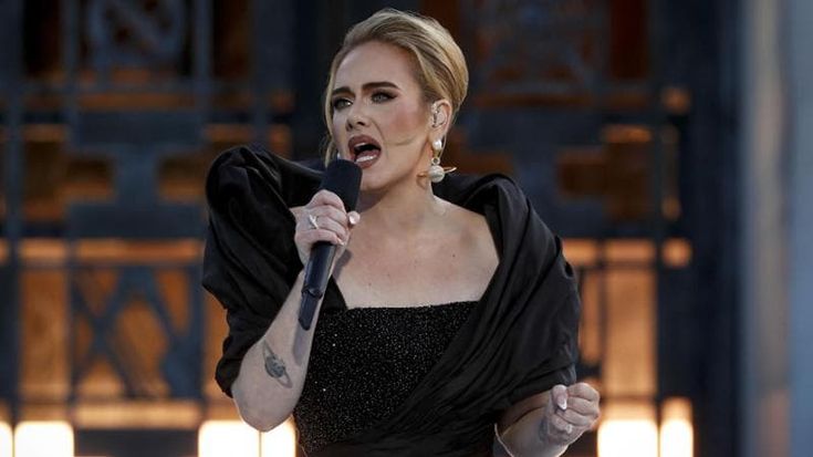 Adele e la casa maledetta: “Qui ci sono i fantasmi”. E il proprietario non riesce più a venderla