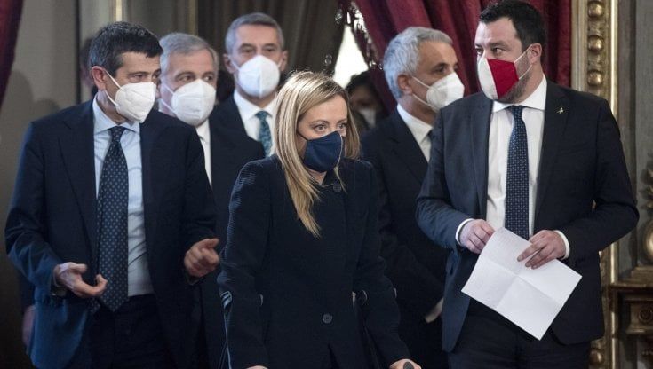 Crisi di governo, a destra c'è un  fronte invisibile che spera di restare opposizione