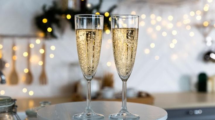 Capodanno: la lista delle bottiglie, da 20 euro fino a 25mila. Ecco quelle più richieste
