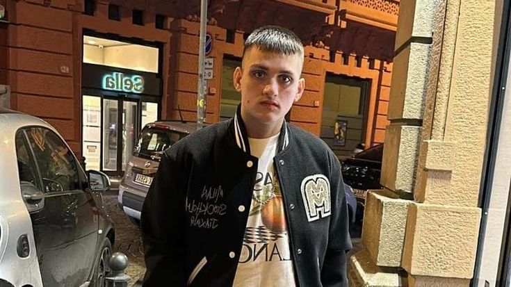 Napoli, Emanuele Durante, 20 anni, ucciso a colpi di pistola. Era parente di Annalisa