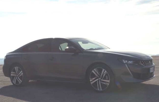 Nuova Peugeot 508, spazio al design