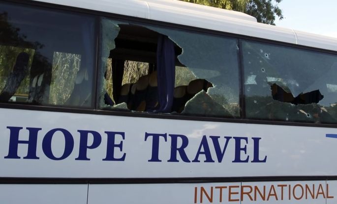 Tunisi, spari contro il pullman turistico colpito dai terroristi