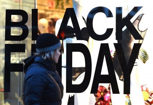 Black friday: 15 abiti da comprare e indossare durante le feste di Natale 