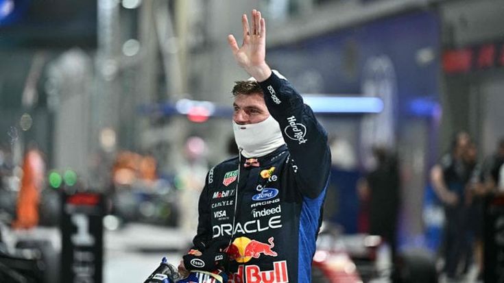 Verstappen è tornato: pole a Singapore, ma Leclerc e Hamilton sono vicinissimi