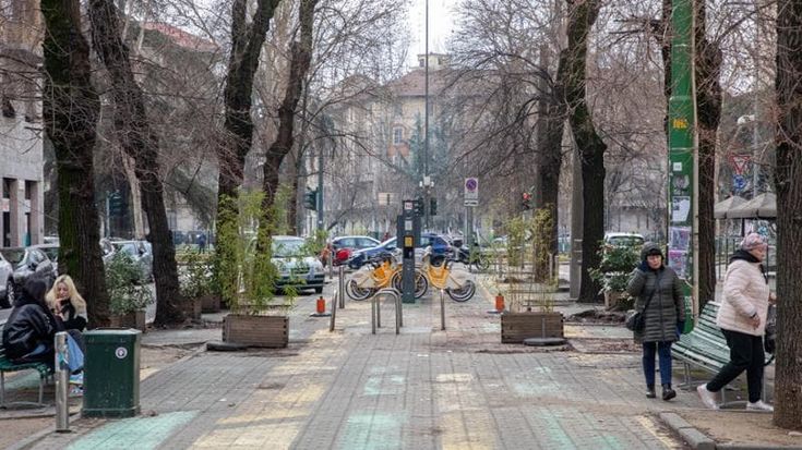 Basta sosta abusiva nei viali alberati: ecco i 22 parterre dove sarà impedito l’accesso alle auto