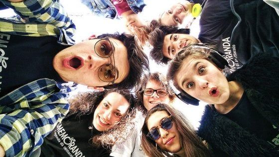 Migranti, indagine a Bologna tra i millennials: "Non rubano il lavoro e non vanno rimpatriati"