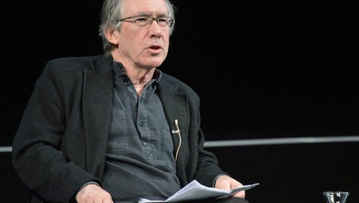 Ian McEwan: l'Ucraina e noi, spettatori dell’abisso