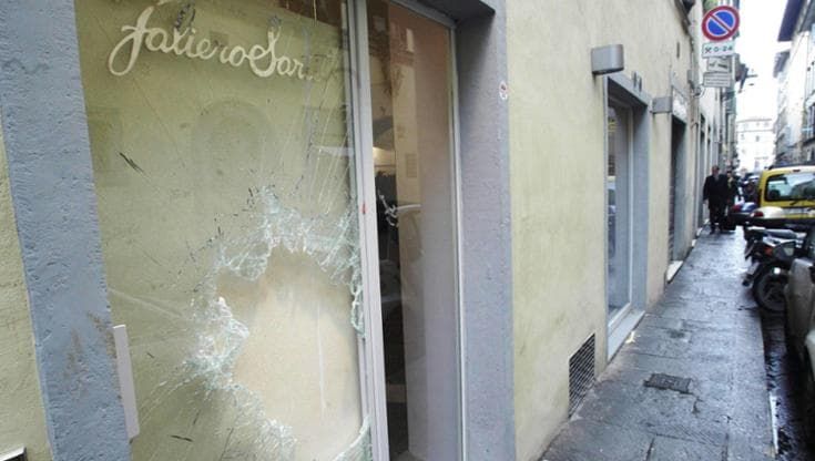 Firenze, allarme spaccate: quattro commercianti su dieci già colpiti