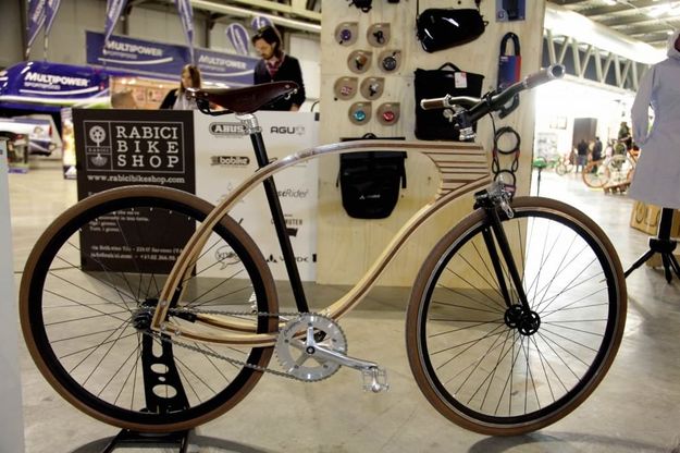 Di legno o a scatto fisso: l'universo bici a Milano