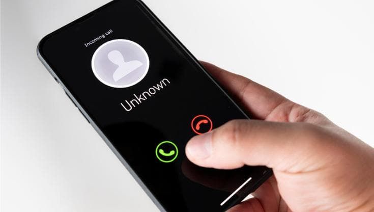 Come identificare un numero sconosciuto: i 3 trucchi per sapere chi sta chiamando davvero