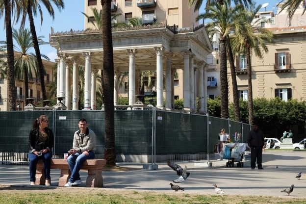 Palermo: ripulito dalla vernice il palchetto della musica