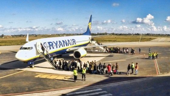 Ryanair, disabile pagò il supplemento per la sedia a rotelle: la compagnia lo rimborsa