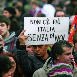 Migranti, regolarizzare il loro status porterebbe 2,6 miliardi nelle casse dello Stato ogni anno