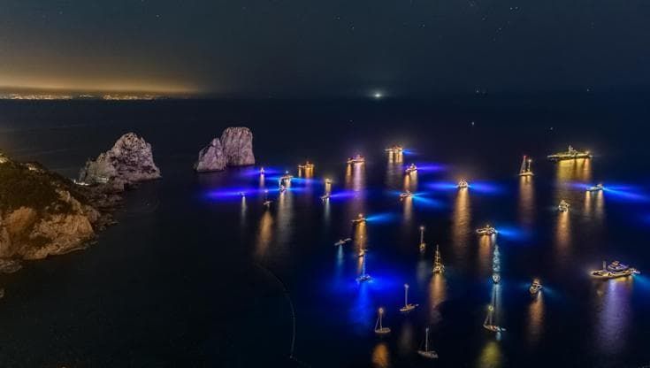 Capri, arrivano i mega yacht a Marina Piccola: c'è Al Mirqab, gioiello da 350 milioni di dollari