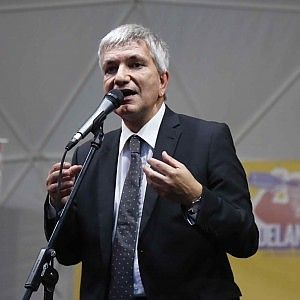 Vendola: "Quello di Renzi &egrave; un ottimismo inconsistente e infondato, come dimostra la realt&agrave;"