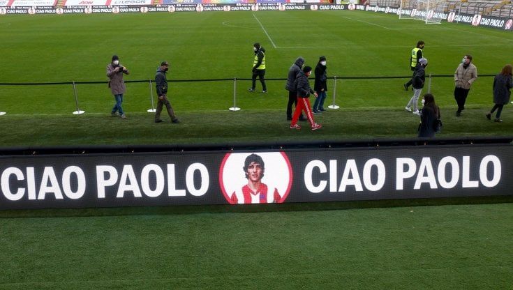 Il Covid, i Giochi e gli Europei saltati, la scomparsa dei miti Maradona e Paolo Rossi: un 2020 difficile per lo sport