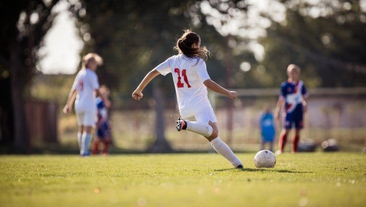 Gender gap e campi da calcio. "Passi avanti, si può fare di più"