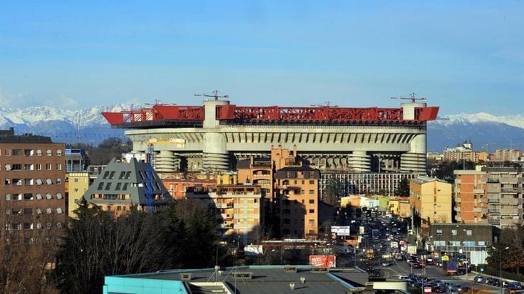 Stadio San Siro, c’è un piano inedito del Comune per non allontanare Inter e Milan: “Partite e ristrutturazione convivranno”