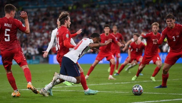 Alta tensione sul caso Sterling, l'Uefa respinge i sospetti