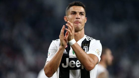 Juventus, Allegri vuole ripartire forte. Ronaldo torna e suda