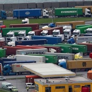 Camalli in sciopero a Pra', centinaia di tir in coda