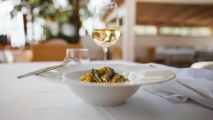 Mangiare bene spendendo il giusto: i 13 ristoranti più convenienti in Campania