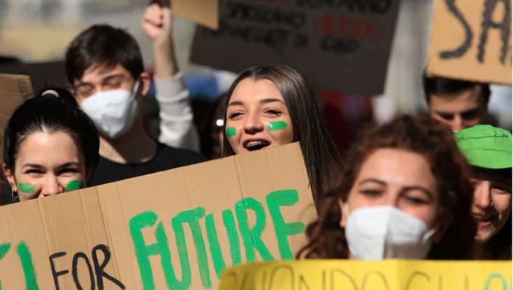 "Ci avete rotto i polmoni" a Genova in piazza i ragazzi di Fridays for future