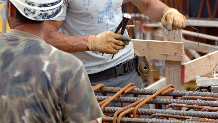 Insulti sessisti e gesti osceni alla funzionaria Aler: responsabile di cantiere condannato per oltraggio a pubblico ufficiale