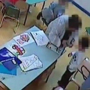 Maestra picchia un bimbo dell'asilo, arrestata grazie alle telecamere
