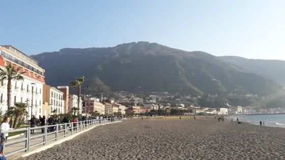 Castellammare, convenzione tra il Comune e l’Università Parthenope per la bonifica dell’arenile