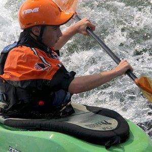 Si rovescia in una rapida, muore nel Vercellese kayakista diciassettenne