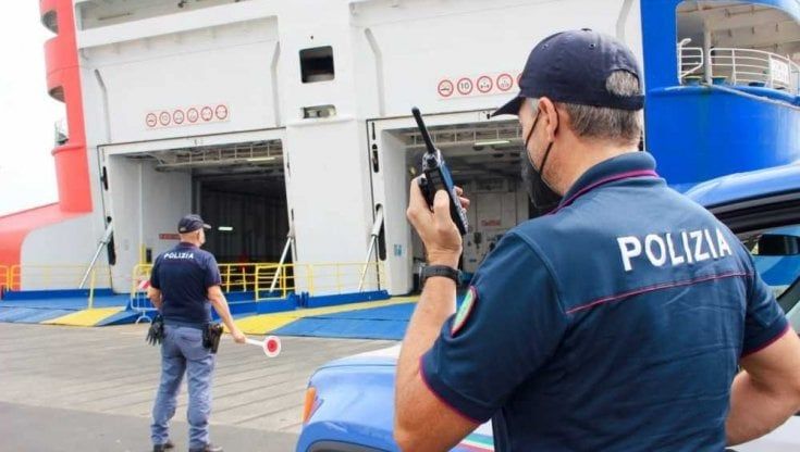 Civitavecchia, stupra la collega di equipaggio di una nave da crociera: arrestato
