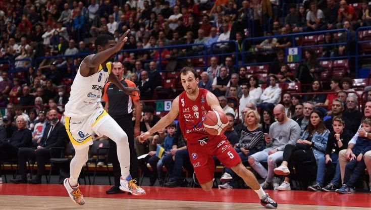 Basket: Tortona resta agganciata alla Virtus Bologna, Milano si riscatta