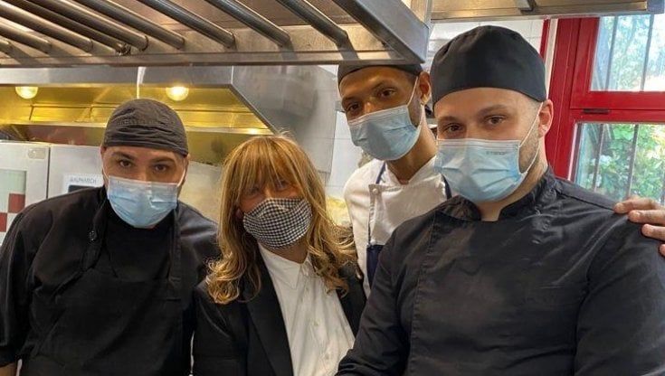 Covid, la ristoratrice pronta a ripartire col sorriso: "Non ho più paura di niente: posso battere anche la pioggia"
