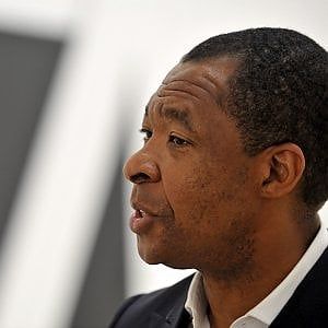 L'ultimo progetto di Enwezor: una mostra partendo dai discorsi di Obama e Trump