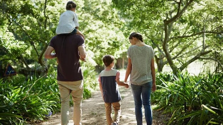 L'inflazione aumenta del 15% le spese per i figli: cosa tagliano le famiglie italiane