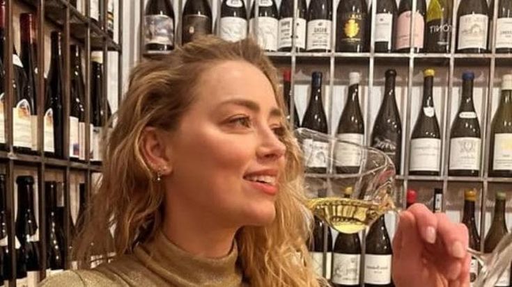 Amber Heard annuncia la nascita dei due gemelli: “Questa festa della mamma non la dimenticherò mai”