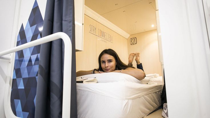 Quell’hotel nano che  seduce ragazzi e manager 
