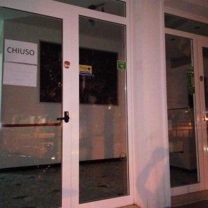 Rimini, l'hotel è chiuso ma accetta prenotazioni: turisti truffati