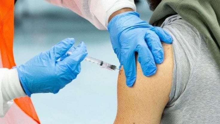 Potenza, giovane autistico da 20 giorni cerca di prenotare il vaccino
