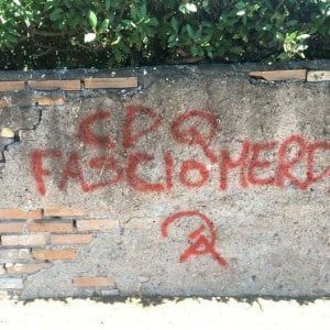 Roma, scritte e intimidazioni sale la tensione a Statuario-Capannelle