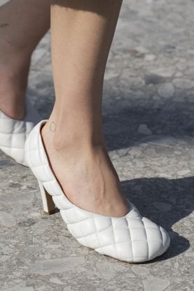 Le scarpe a punta tonda sono irresistibili