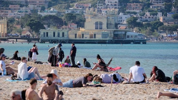 Multe alla sosta selvaggia e spiaggia ripulita: Mondello supera un altro test