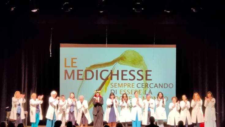 “Le medichesse” al teatro Cilea 15 donne medico in scenatra discriminazioni e dedizione