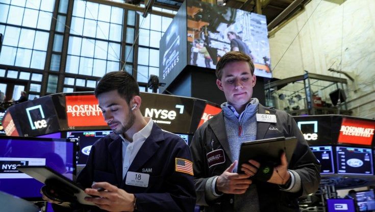 Le Borse di oggi, 9 maggio. I listini Ue chiudono deboli, preoccupano il debito Usa e la frenata cinese